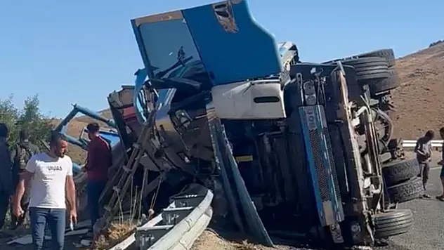 Malatya Kubbe Dağı Geçişinde Kaza! Kamyon Kontrolden Çıktı