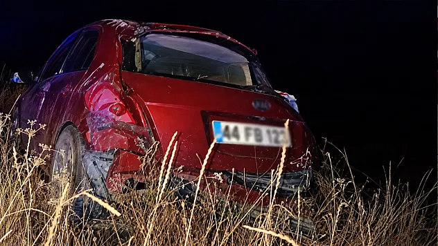 Malatya Kuzey Çevre Yolu'nda Otomobil Şarampole Devrildi!