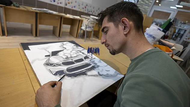 Malatya'lı Depremzede Genç Engelleri Sanatla Nakış Nakış İşliyor!