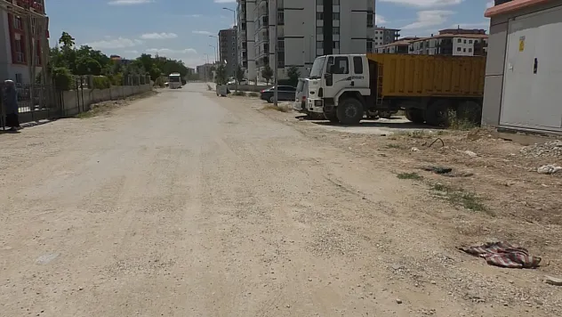 Malatya Tevazu Sokak'ta Yaşam Zorlaştı! Toz, Çamur ve Bakımsızlık Tepki Çekiyor