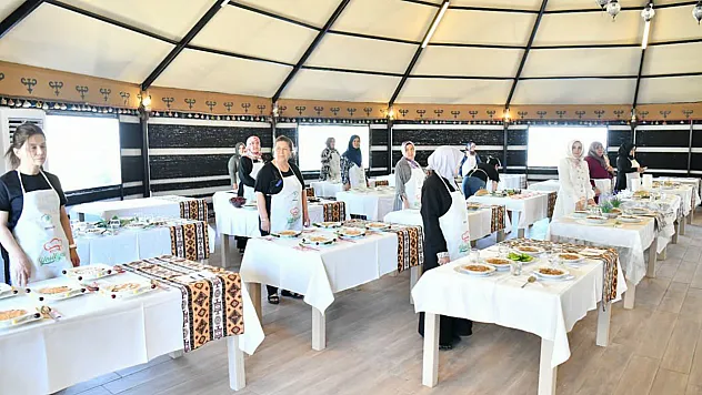 Malatya Yeşilyurt'ta Coğrafi İşaretli Kiraz Yaprağı Sarması Yarışması İlgi Odağı Oldu!