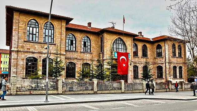 Malatyalı En Ünlü Siyasetçi Kimdir?