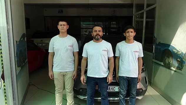 Malatyalı Kaporta Ustası, Farklı Yöntemleriyle Sosyal Medyada Gündem Oldu