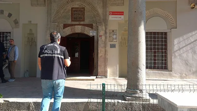 Manisa'da Camiye Saygısızlık Tepki Çekti: 'Gayri Ahlaki' Davranış İddiasında 2 Tutuklama