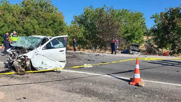 Manisa'da Trafik Faciası: Alevler Arasında 3 Kişi Yaşamını Yitirdi