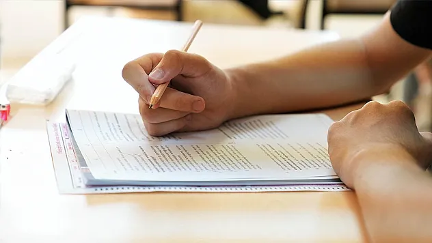 MEB-EKYS Sınavı Yapıldı: 51 Bin Aday Ter Döktü