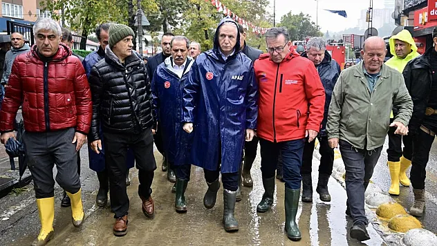 Megakenti Vuran Şiddetli Yağış Sonrası Alarm Durumu! Binlerce Kişi Tahliye Edildi, Kayıp Vatandaşlar Aralısız Aranıyor