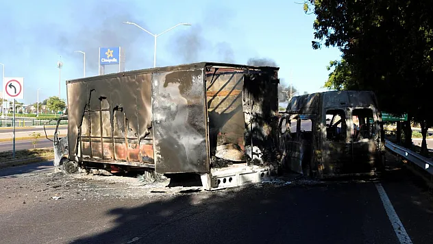 Meksika'da Sokaklar Karıştı: Göstericiler ile Polis Çatıştı, 120 Yaralı