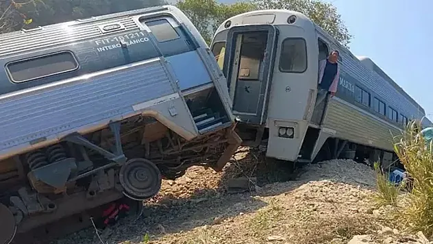 Meksika Oaxaca Eyaletinde Yolcu Treni Kazası Ülkeyi Yasa Boğdu