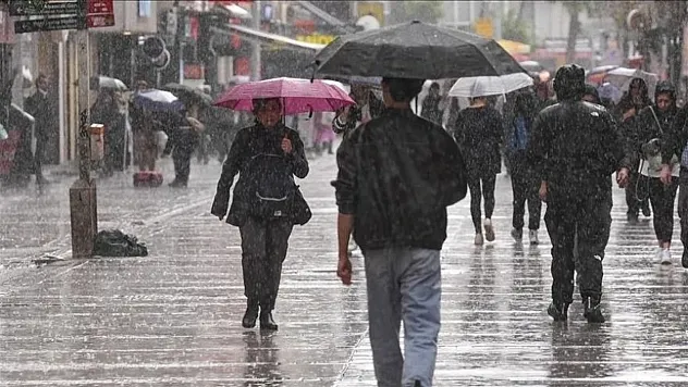 Meteoroloji Genel Müdürlüğü Hafta Sonu İçin Şiddetli Yağış ve Fırtına Uyarısı Yayınladı