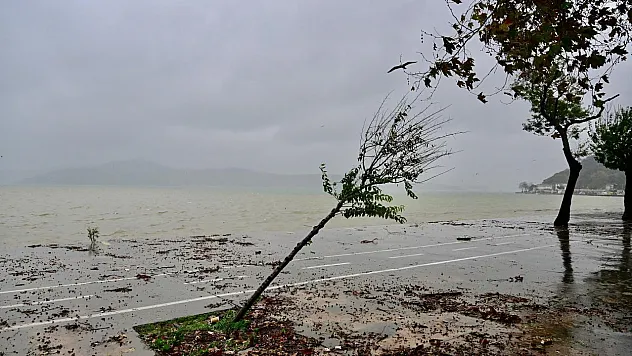 Meteoroloji Ve Valilik Üst Üste Uyardı!  İstanbul'da Asıl Tehlike Yarın Gece Başlıyor