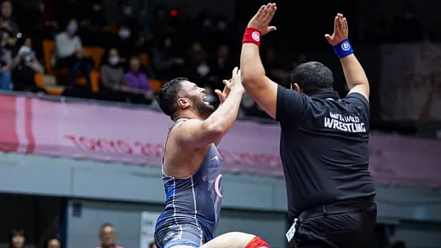 Milli Güreşçi Tokyo'da Tarihi Başarıya İmza Attı