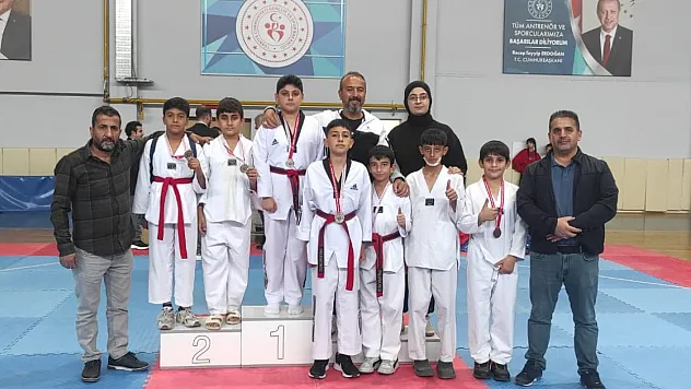 Minik Tekvandocular Cumhuriyet İçin Ter Döktü