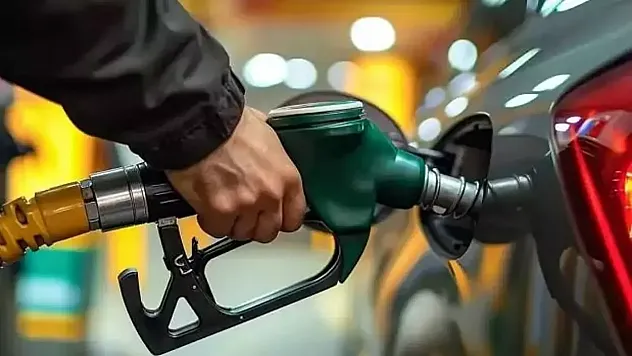 Motorine Bu Gece Yarısı Dev Zam: Pompa Fiyatları Yeniden Yükseliyor