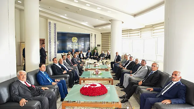 Muhtarlar Sami Er'i Ziyaret Etti! Gündemde Malatya'nın Geleceği Vardı
