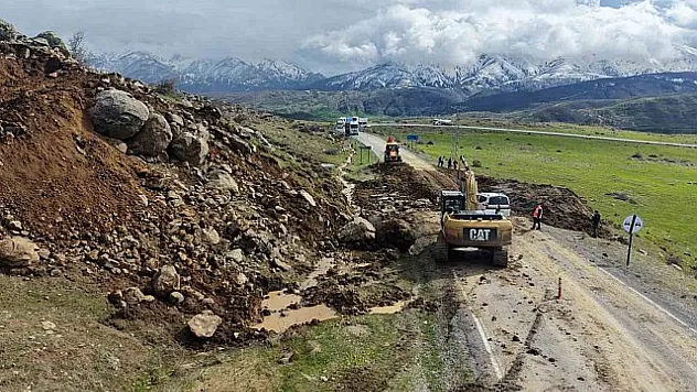 Muş-Diyarbakır Yolunda Heyelan! Ulaşım Tamamen Durdu