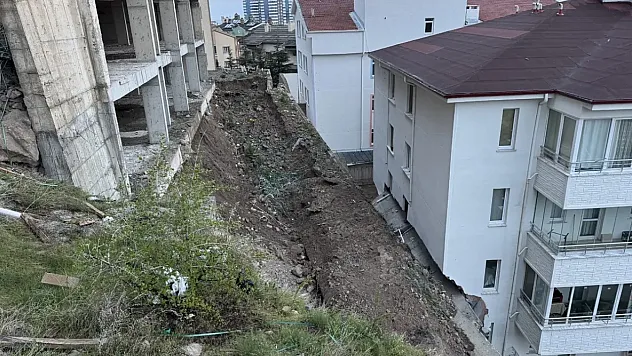 Nevşehir'de İstinat Duvarı Apartmanın Üzerine Çöktü