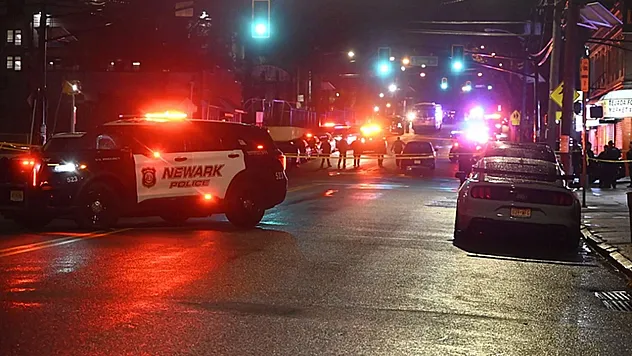 New Jersey'de Dehşet Gecesi: Newark'ta Silahlı Saldırıda Aralarında Çocuk da Var, Çok Sayıda Ölü