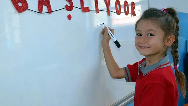 Okullarda serbest kıyafet kalkıyor