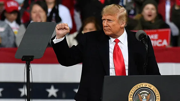 Önce Amerika Çatlağı: Ünlü Gazeteci Carlson'dan Trump'ın İran Politikasına Sert Tepki