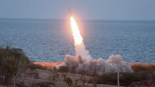 Orta Doğu'da Füze Düellosu: 7 Arap Ülkesinde ABD Üslerine Saldırı Dalgası!