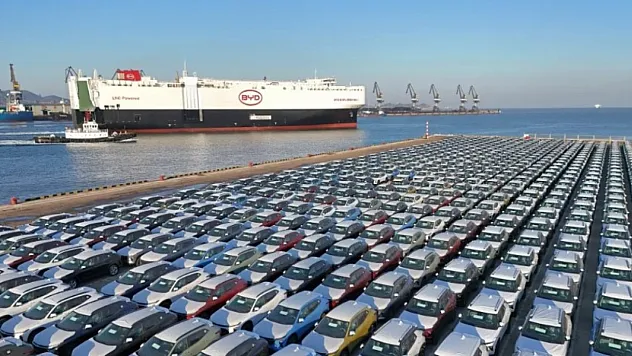 Otomobil İthalatına Yeni Düzenleme: Ek Mali Yükümlülükler Resmi Gazete'de Yayımlandı