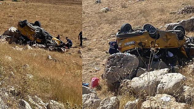 Otomobil şarampole devrildi: 1 ölü, 2 yaralı