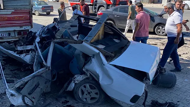 Otomobiller çarpıştı: 1 ölü, 1 yaralı