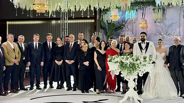 Özgür Özel Malatya'da Nikah Şahidi Oldu!