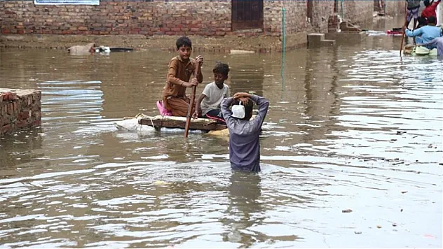 Pakistan'da Muson Yağmurları can almaya devam ediyor: Ölü sayısı 881'e yükseldi