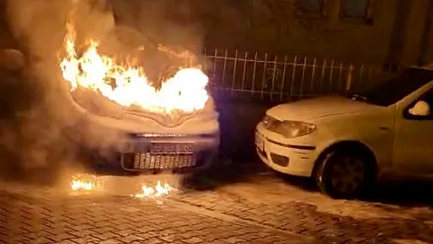 Park Halindeki Araç Alev Topuna Döndü! Malatya'da Korkutan Yangın