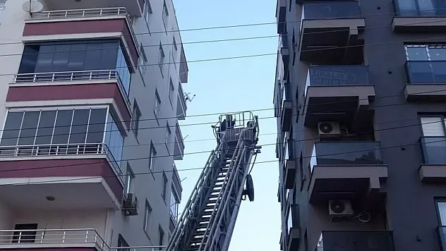 Perdeyle Firar Denemesi Balkonda Bitti! Erdemli'de Nefes Kesen Kurtarış