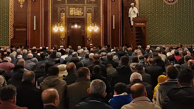 Protokol ve Vatandaş Aynı Safta: Malatya Bayram Namazında Tek Yürek Oldu!