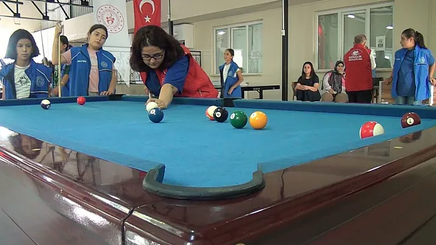Pütürge'de Genç Kızlardan Bilardo Kurslarına Yoğun İlgi