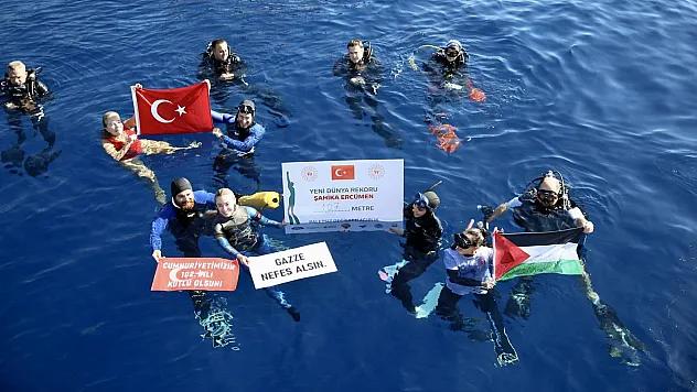 Şahika Ercümen'den Gazze'ye Anlamlı Mesaj: Yeni Dünya Rekoru 'Gazze Nefes Alsın' Dalışıyla Geldi