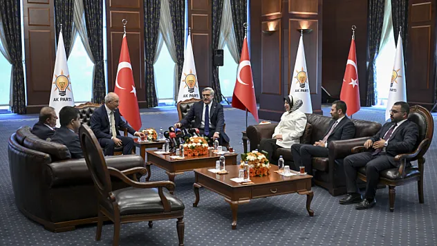 Siyasette Bayram Trafiği! AK Parti ve CHP 2 Yıl Sonra Yeniden Bayramlaştı