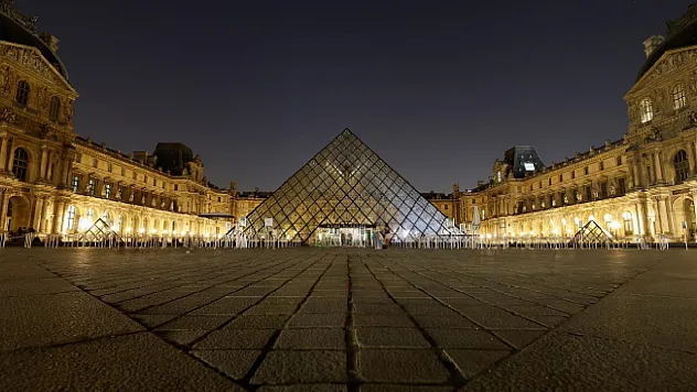 Tarihi Soygunun Ardından Louvre İçin Tehlike Çanları Çalıyor
