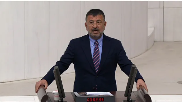 TBMM'de Veli Ağbaba'dan Sandık Protestosu