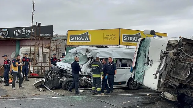 Tekirdağ'da İşçi Servisi ile Kamyon Çarpıştı: 3 Ölü, 9 Yaralı