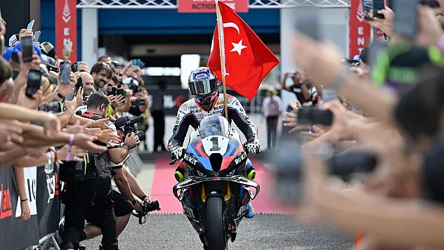 Toprak Razgatlıoğlu Tarih Yazdı: 2025 Dünya Superbike Şampiyonu Oldu