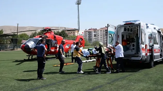 Traktörden Düştü, Ambulans Helikopterle Hastaneye Kaldırıldı