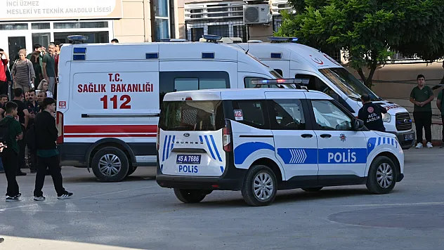 Manisa Turgutlu'da Lise Önünde Silahlı Saldırı!