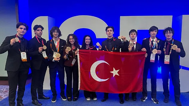 Türk Öğrencilerden Dünya Sahnesinde Büyük Başarı!