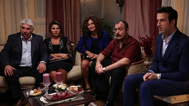 Türk Sinemasının Fenomen Komedi Serisi Aile Arasında Devam Filmiyle Geri Dönüyor