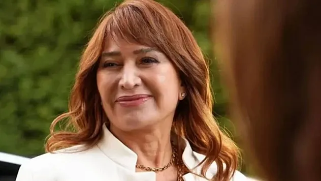 Türk Sinemasının ve Tiyatrosunun Efsane İsmi Demet Akbağ Mercek Altında