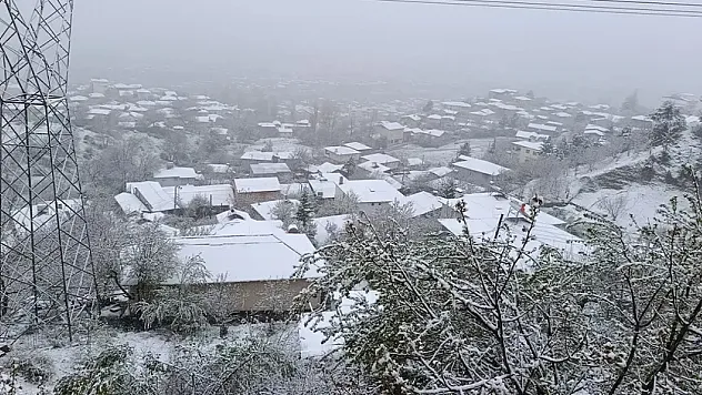 Türkiye'de Meteorolojik Şok! Mayıs Ayında Adana'ya Kar Yağdı Kış Geri Döndü
