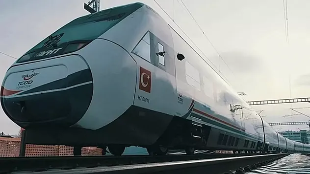 Türkiye'nin İlk Milli Hızlı Treni Raylara İniyor: 2026'da 225 Km Hızla Yola Çıkacak