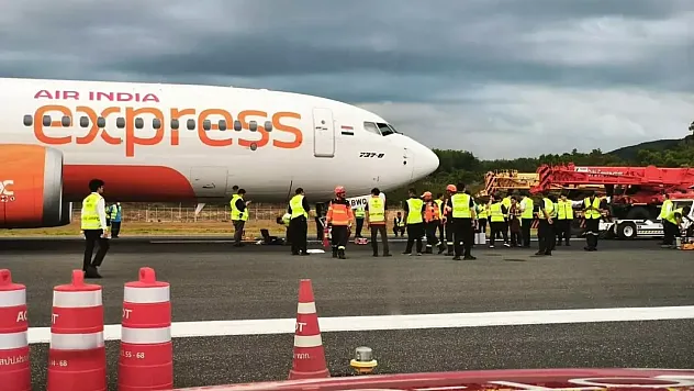 Uçak Metrelerce Sürüklendi! Air India Express Seferinde Büyük Facia Önlendi