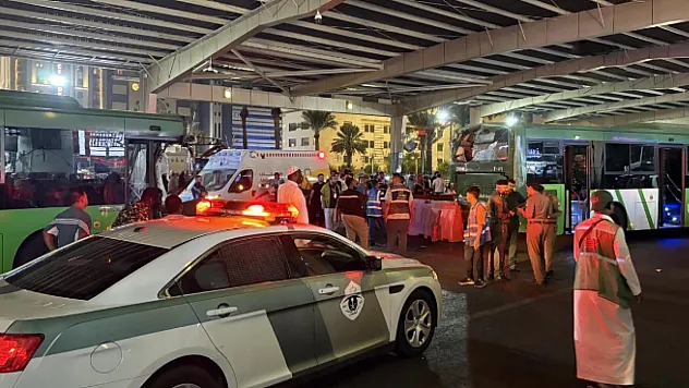 Umre Yolunda Acı Kaza!