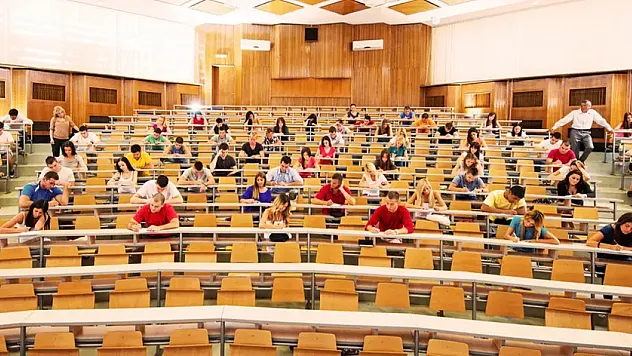Üniversitelerde Tarihi Değişim! Milyonlarca Öğrenciyi İlgilendiren Af Paketi Meclis'ten Geçti